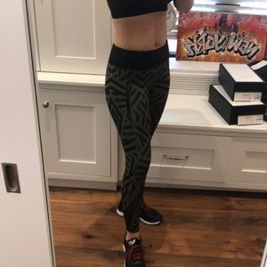 Rare Lululemon Leggings (Full on Luxtreme)
